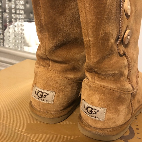 Woman’s ugg boot - Picture 3 of 6